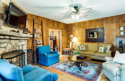 Peaceful Hendersonville Cabin - Hot Tub & Fire Pit - Foto 4