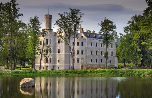 Zamek Karpniki Schloss Fischbach - Foto 34