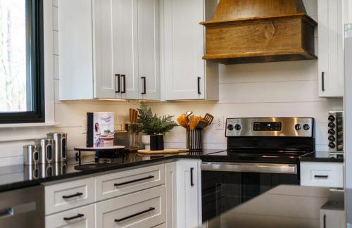 Smokys Landing Disc Golf Game Room Hot Tub - Photo 17