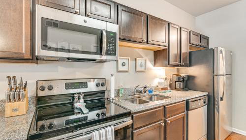 Cotton District Condo Walkable Spot for Game Day! - Foto 5