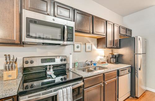 Cotton District Condo Walkable Spot for Game Day! - Foto 5