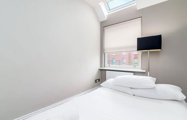 Modern 2BR Home in Dalston W/balcony, Fits 4 - Photo 12