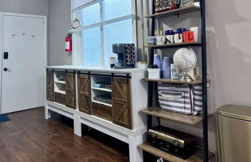 Comfy, Close to Downtown with Lake & Lift Bridge Views - Foto 6