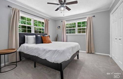 Creekside Oasis - 5BR Retreat with Pool & Hot Tub - Foto 18