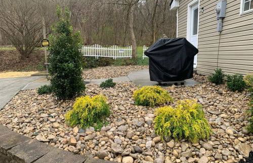 Updated 3bd Cottage on Bike Trail w/ River access! - Foto 34