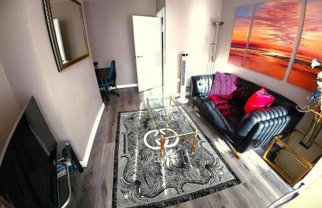 Modern 1 Bedroom Apartment Free Parking WiFi Near City Centre - Photo 9