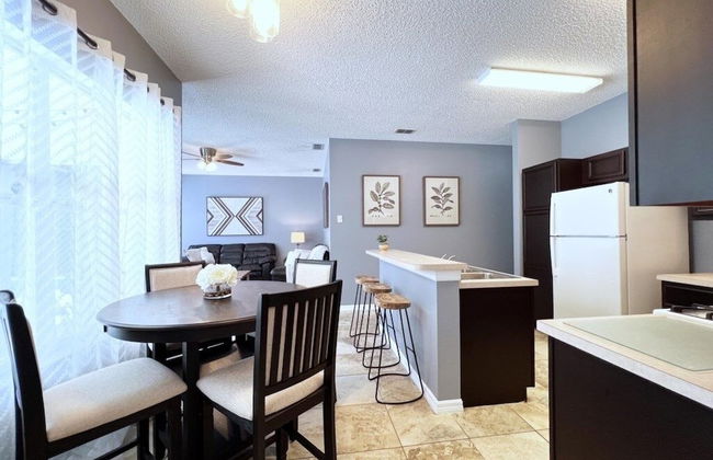 Lovely 4 Bed 3 Bath Pool Home With Spa-5330cvl 4 Bedroom Home by RedAwning - Photo 23