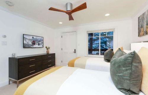 Updated 3BR, 3BA with Pool - Steps to Town - Foto 15