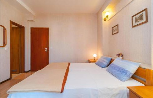 1 Bedroom Lovely Apartment In Splitska - Foto 18