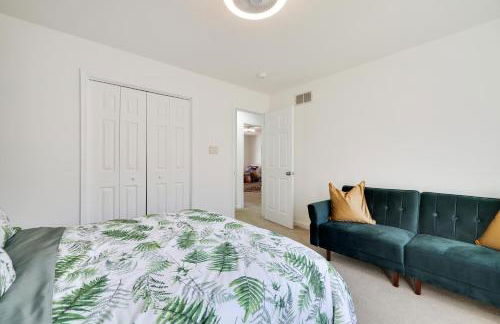 Stunning Poconos Villa- Hot Tub, Pool, Game Room, BBQ & more - Foto 31