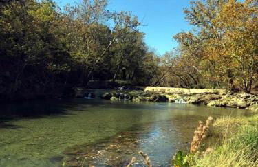 The Bluebird Cottage Style Cabin with Hot Tub near Turner Falls and Casinos - Foto 29