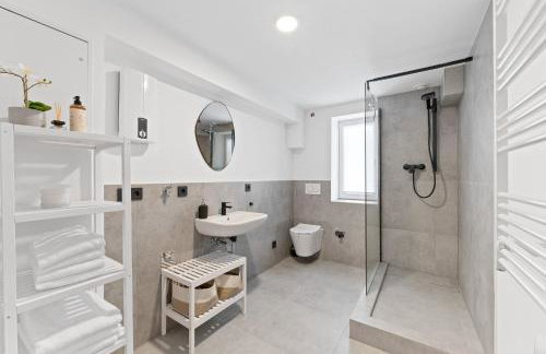 TOP Apartments - Stilvolle Wohnung mit Loggia im Stadtzentrum - Kingsize Bett - Smart TV - Netflix - 60qm - 24h Check-In - Foto 5