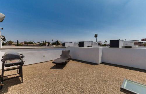 Luxury Modern 4 Bedroom 3 Bathroom Home with Rooftop Deck #2 - Photo 38