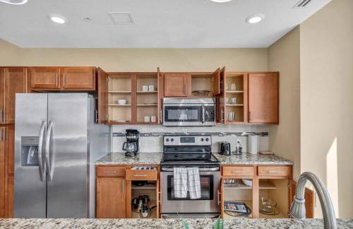 21st Floor Penthouse | Amazing Views of Downtown! - Photo 14