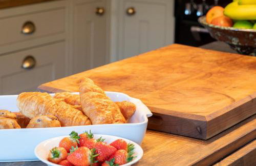 Finest Retreats - Islip Mill House - Beautiful Riverside Home - Photo 12