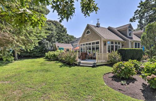 Cape Cod Cottage with Deck, Grill, and Games! - Foto 36