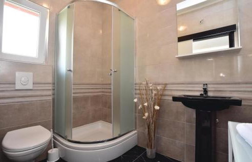 Lovely Home In Rumin With Kitchen - Foto 40