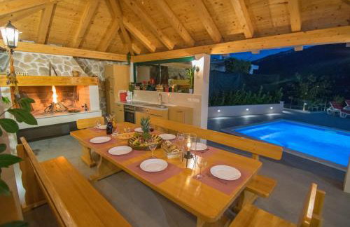 Villa Milena with heated pool and jacuzzi - Photo 2