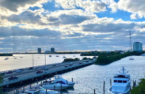 Modern waterfront apartment with Miami Skyline view, free parking 5 mins drive to Miami Beach - Foto 30