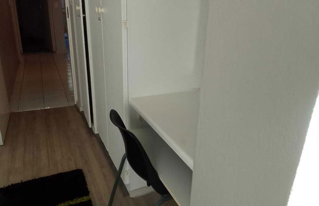 Central Sandton Apartment - Photo 9