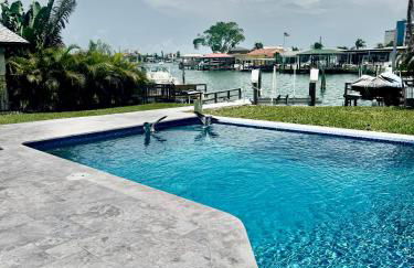Clearwater Beach Waterfront Modern Villa 4BD 2BIG OPEN LOFT 4BT with Pool Boat Deck Sleep 15 - Foto 6