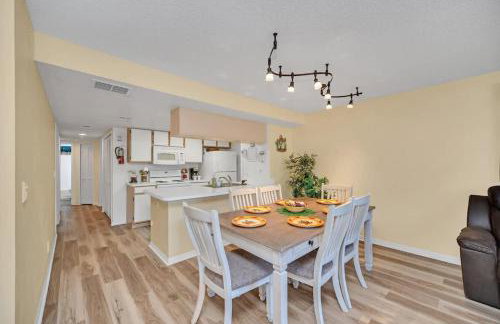 Beautiful Royal Palm Bay Condo near Disney - Foto 8