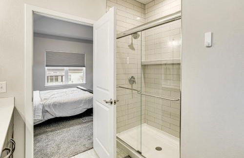 Spacious and Modern Home with Deck in Oregon! - Foto 20