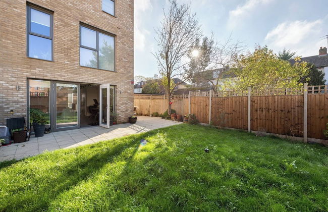 Stylish 3-bed Townhouse With 3 Baths in Southgate - Foto 17