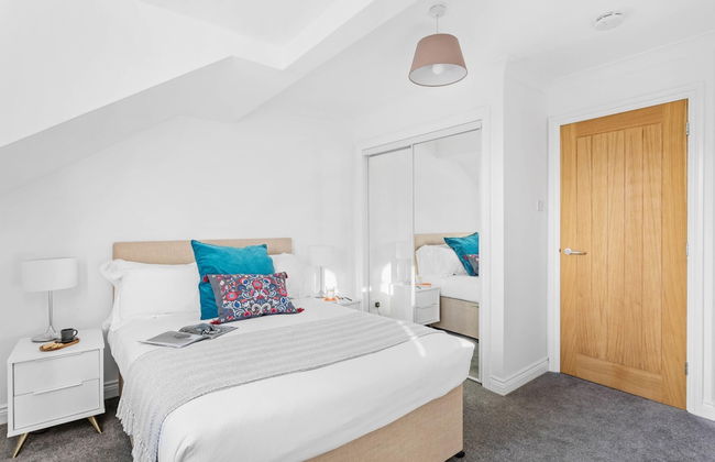 Chandlers Walk Modern Comfy Family Home in Exeter - Photo 17