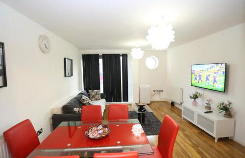 2 bed Riverview Bridge House Apartment - Foto 8
