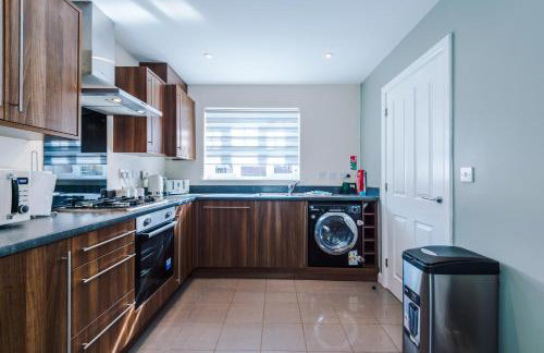 3 Bedroom Semi-Detached Home Sleeps 5 with Driveway - Foto 44