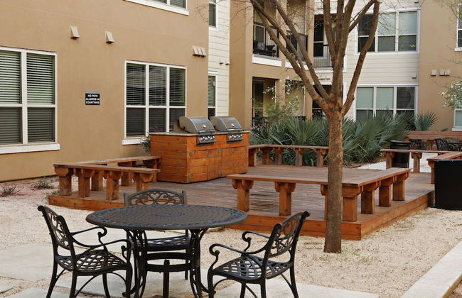 Airy Soco 2BR King Suite w Gympickleballlaundry - Foto 5