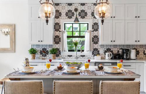 Elegant 4BR Home Guest House Private Yard - Foto 68