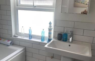 Perfect base for 8, pets allowed - Photo 25