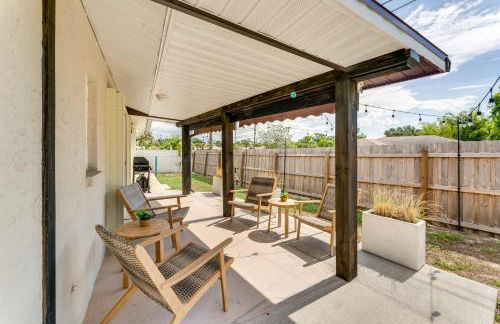 Nokomis Home with Screened Pool, 3 Mi to Beaches! - Foto 2