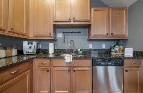 Centrally Located SOHO Retreat Walk to UT & Dining - Foto 10