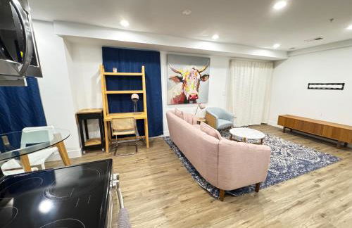 Stylish Cozy 2BR Apartment in DC - Photo 7