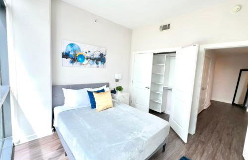 Skyline Retreat Penthouse, Top Floor, Year round Pool, City View! - Foto 14