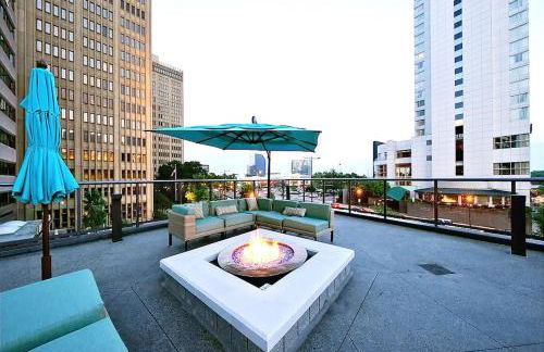 Skyline Luxe Penthouse, Top Floor, Balcony, Pool, Amazing View - Foto 33