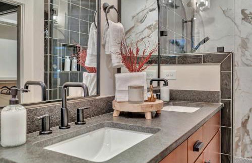 New 2 Luxe Townhomes with Rooftops Sleeps 24 - Foto 43