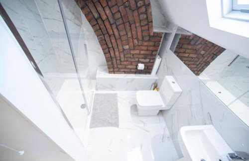 8 Bed, comfortably sleeps 10, 3 Bath house, 5 Mins Manchester Centre - Foto 28