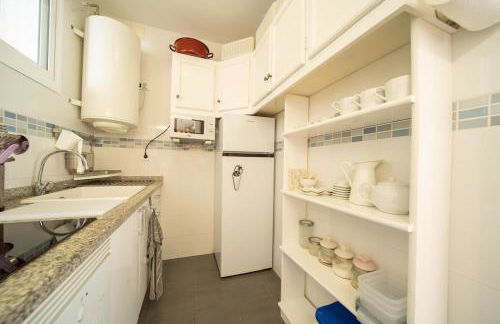 Sun-Drenched, Sea-View Apartment with Giant Patio! - Photo 74