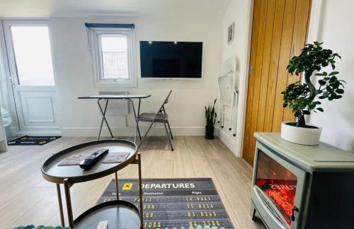 Modern Private Guest Suite Near Heathrow Free Parking & Garden - Foto 9