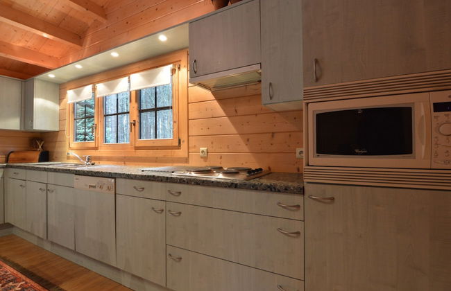 Peaceful Chalet Retreat - Photo 5