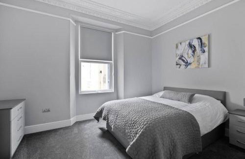 Brand New Huge 2 Bedroom Ground Floor Flat - Foto 13