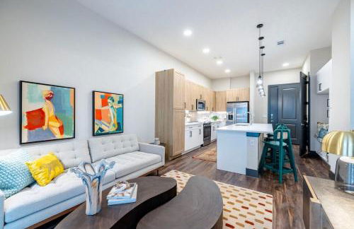 Business Ready -Fast WiFi -Onsite Parking - Foto 1