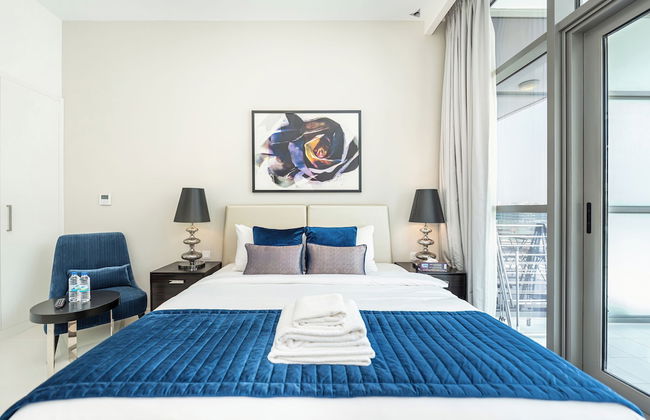 Luxury StayCation - Studio in Damac Hills with Balcony and Golf Views - Foto 8