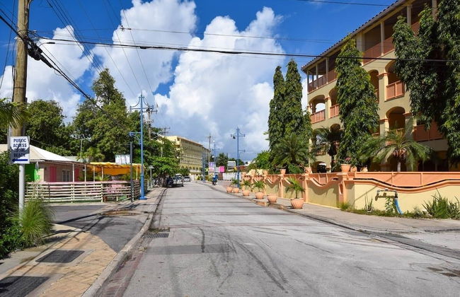 Modern 2-bed Apt Near Beach In St. Lawrence Gap 2 Bedroom Apts by Bluescape - Foto 72