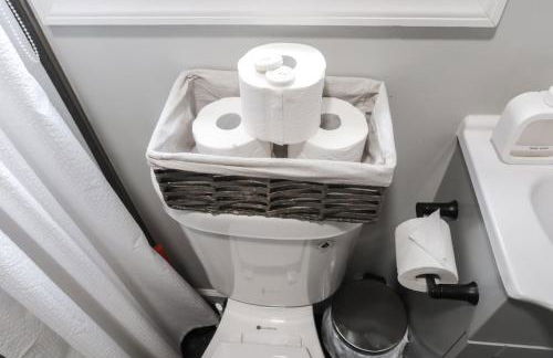 3Bed 2Bath Apt Near NYC plus Parking and Laundry - Foto 32