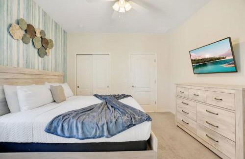 Large Themed Pool Home at Windsor at Westside - Photo 29